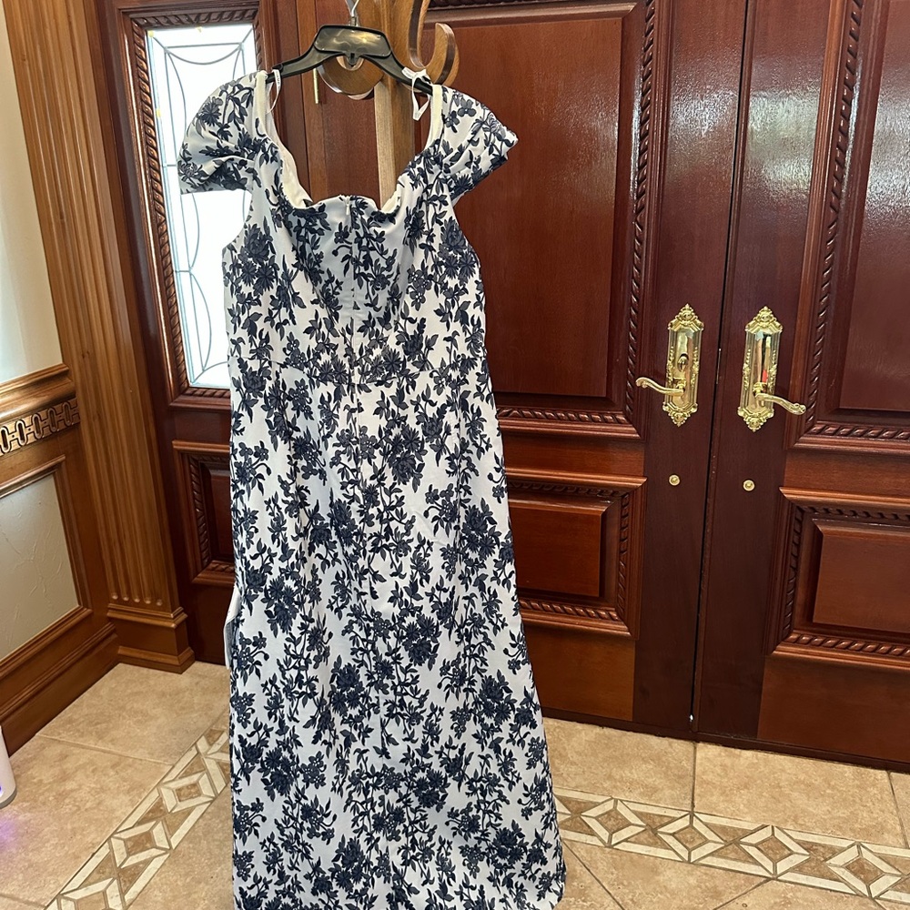 Elegant Tadashi Shoji Floral Blue and White Dress 22Q NWT